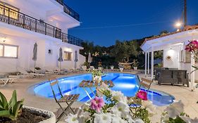 Denise Studios And Apartments